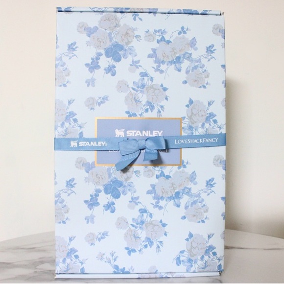 Stanley x LoveShackFancy Everblooming Rosettes 40 oz Tumbler - Picture 10 of 11